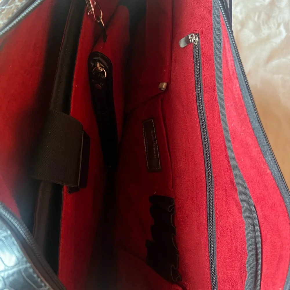 Chic Black Crocodile Embossed Handbag